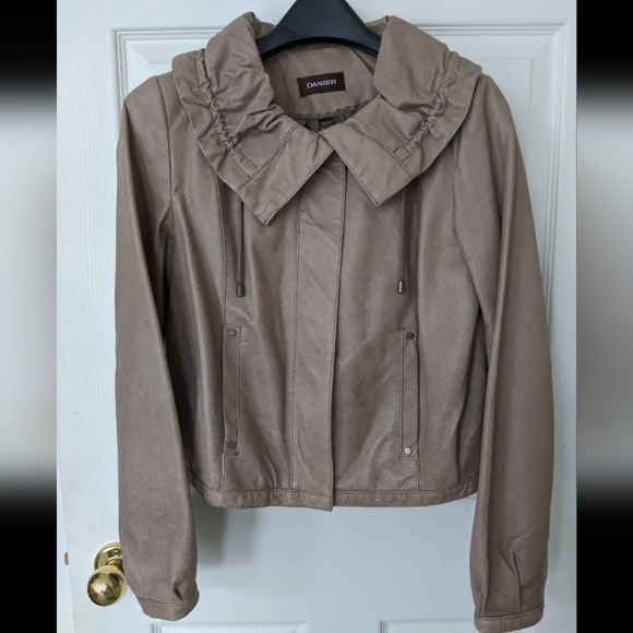 Danier Leather Jacket - Picture 4 of 5